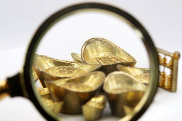 如何分析黄金指数期权的走势？这种分析对投资决策的指导意义是什么？