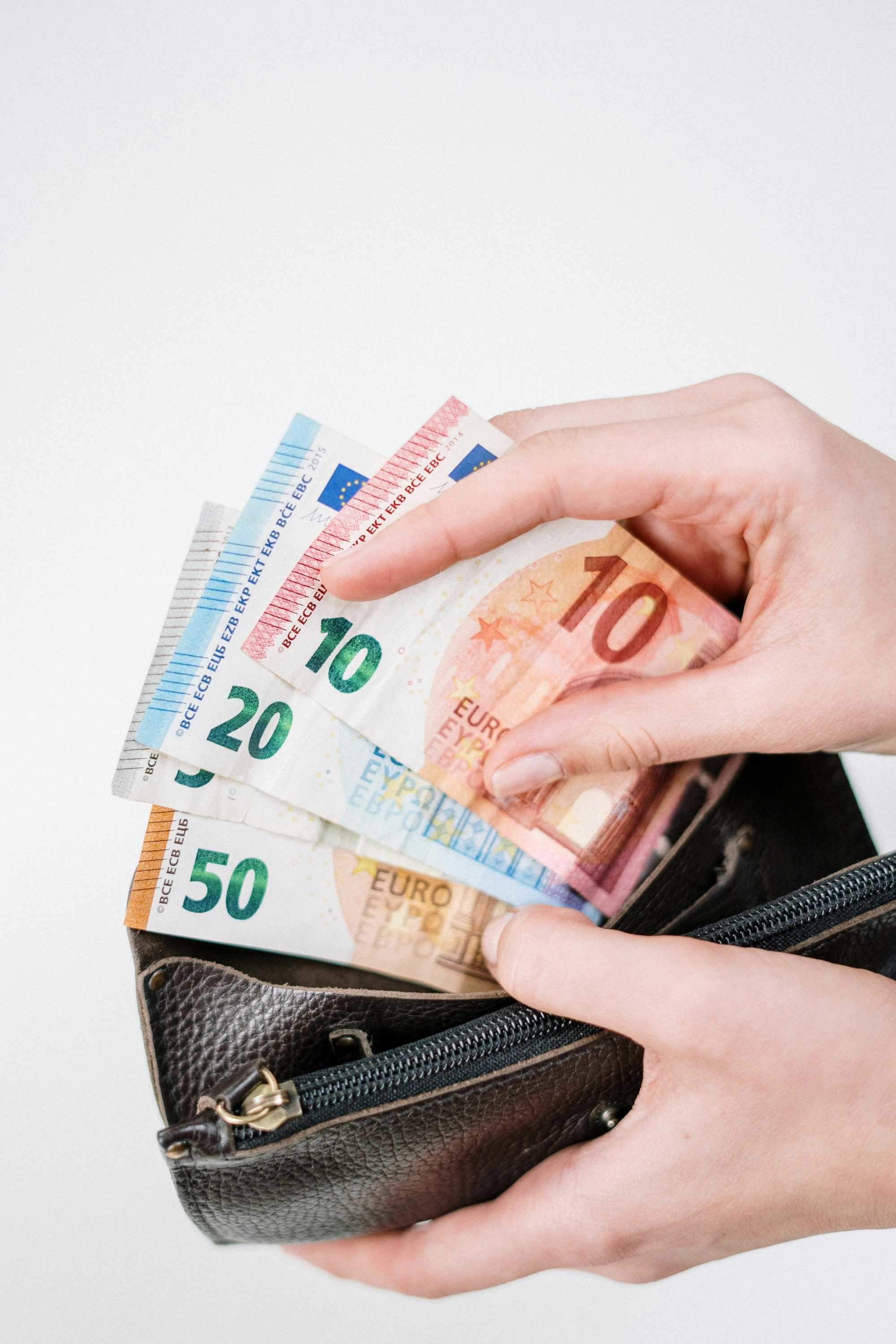 如何分析世界
事件经济影响？英国脱欧带来了哪些经济影响？